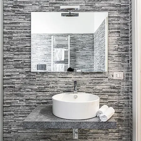 Hostmate - Milano- Via Filzi - Stazione Apartment